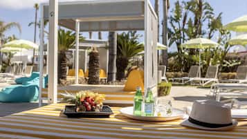 Seasonal outdoor pool, pool cabanas (surcharge), pool umbrellas