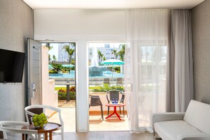 Garden Suite, Poolfront | 部屋からの景観