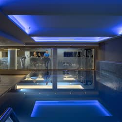 Piscina stagionale all'aperto, cabanas (a pagamento)