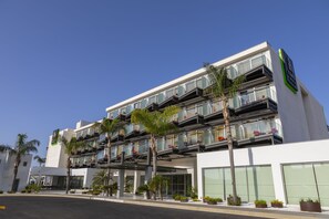 Vista frontal de la propiedad