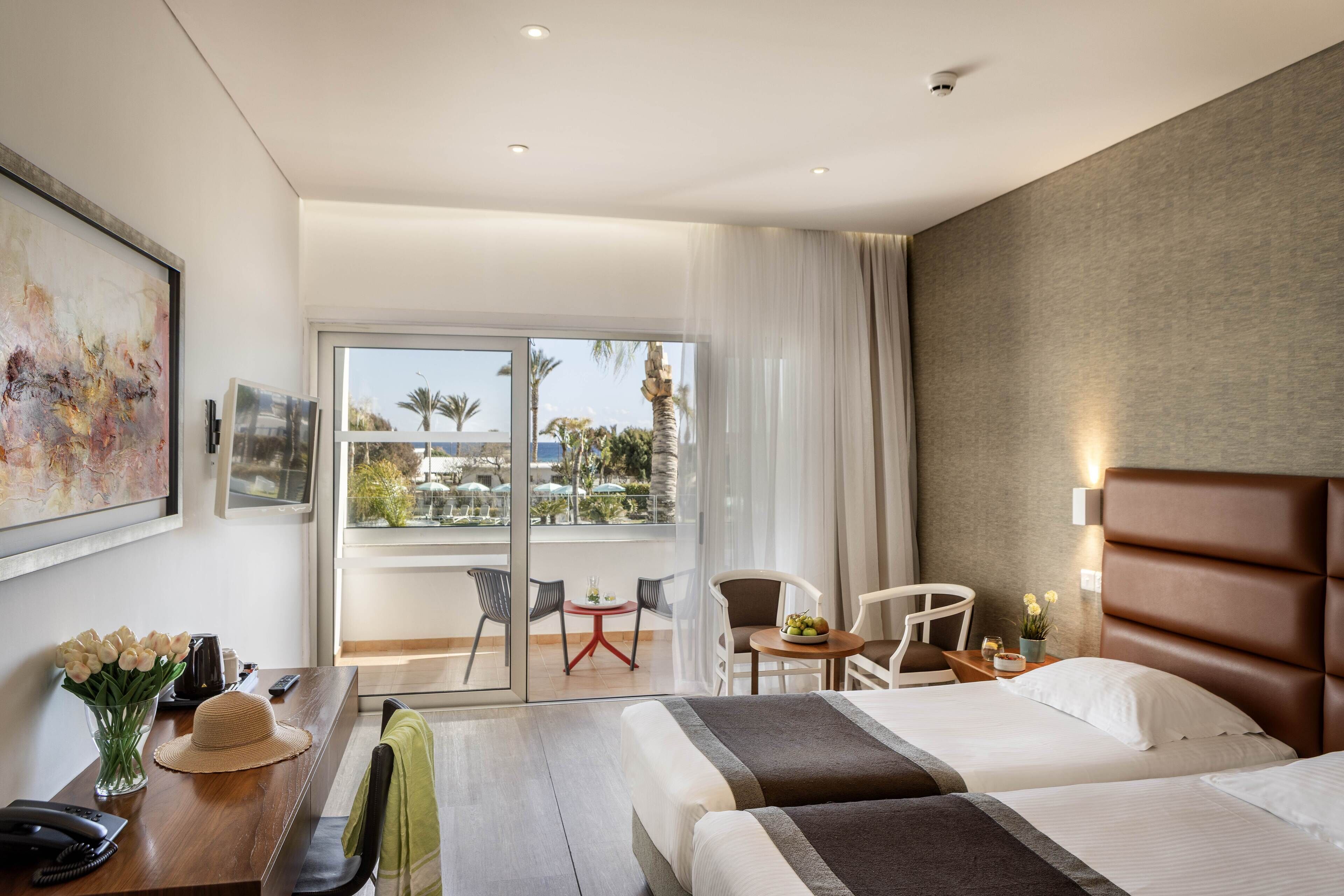 Garden Suite Poolfront 1st floor | Premium bedding, down duvets, in-room safe, desk