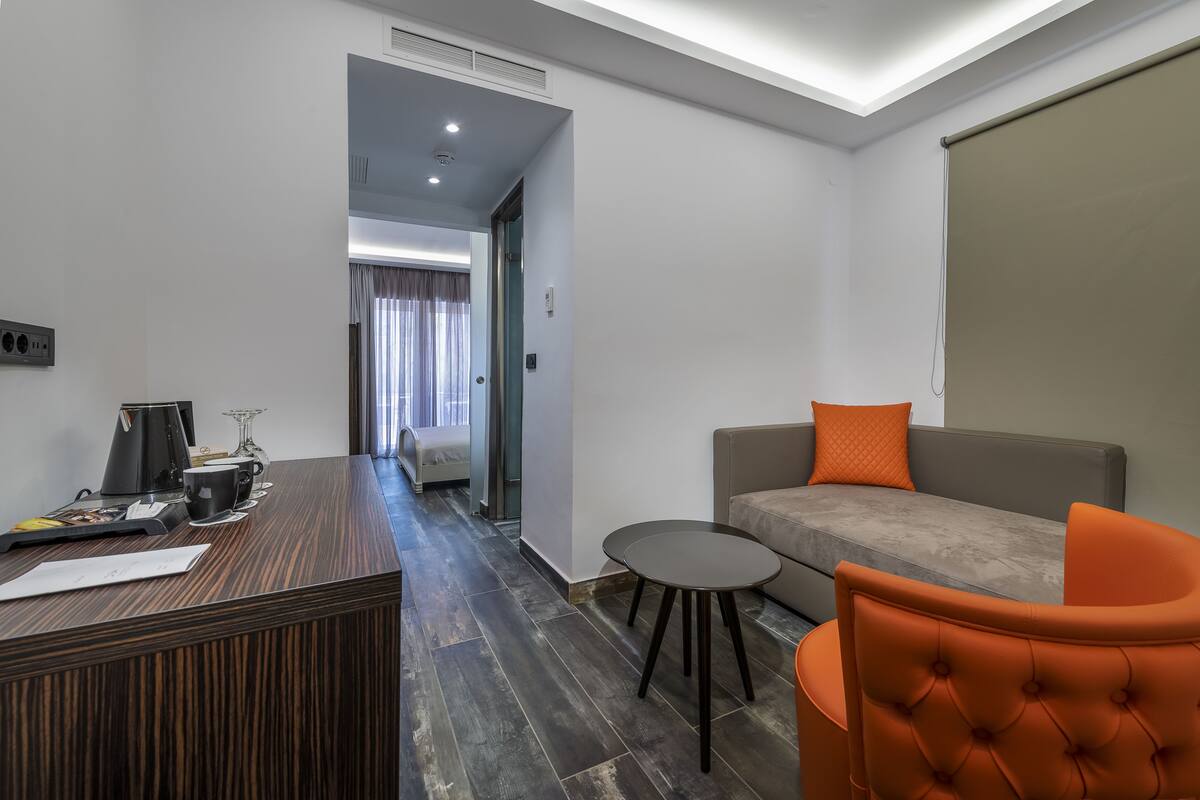 1 bedroom, premium bedding, minibar, in-room safe