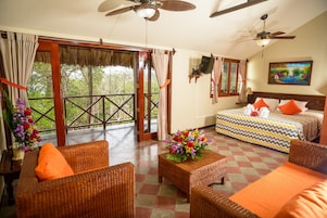 Standard Apartment, 1 King Bed, Kitchen | Individually decorated, individually furnished, desk, laptop workspace