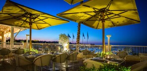 3 restaurants, breakfast, lunch, dinner served; international cuisine - Salini Resort (Naxxar)