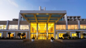 Front of property - evening/night - Salini Resort (Naxxar)