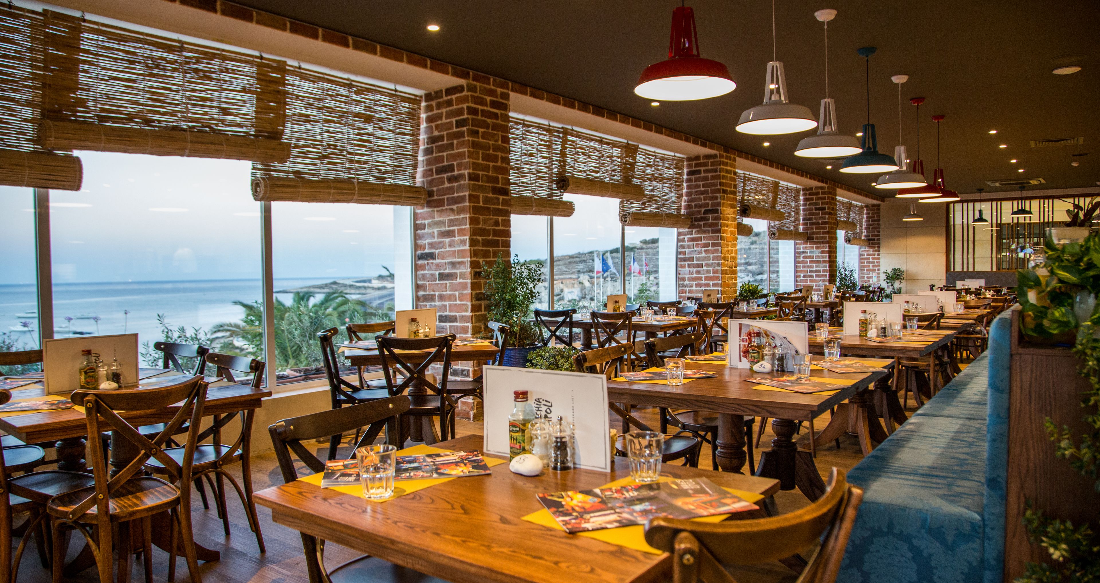 3 restaurants, breakfast, lunch, dinner served; international cuisine