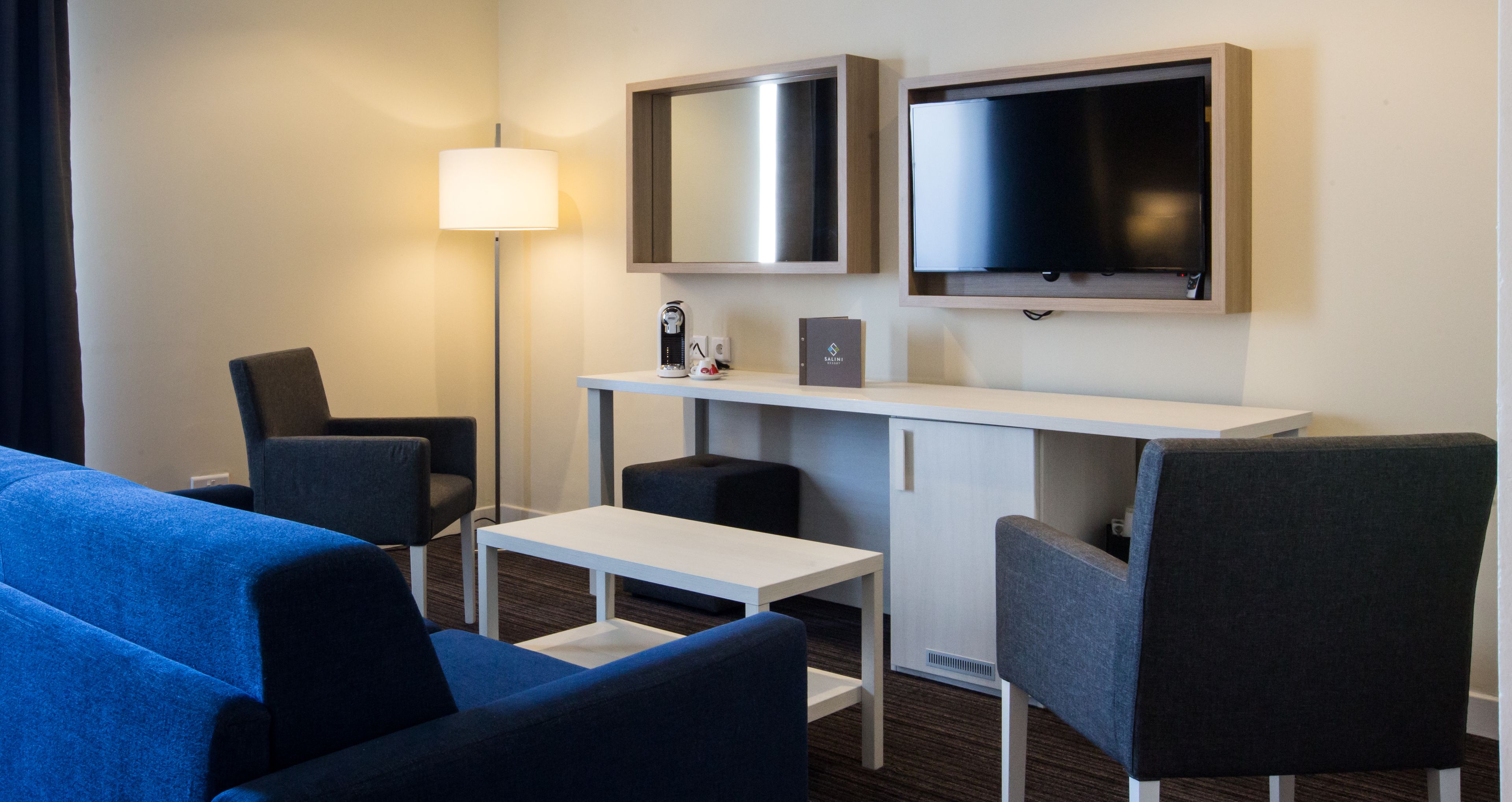 junior suite, sea view | living room | 21-inch tv with satellite channels, pay films