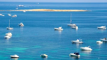Habitación estándar, vistas al mar | Caja fuerte, escritorio, cortinas opacas y sistema de insonorización