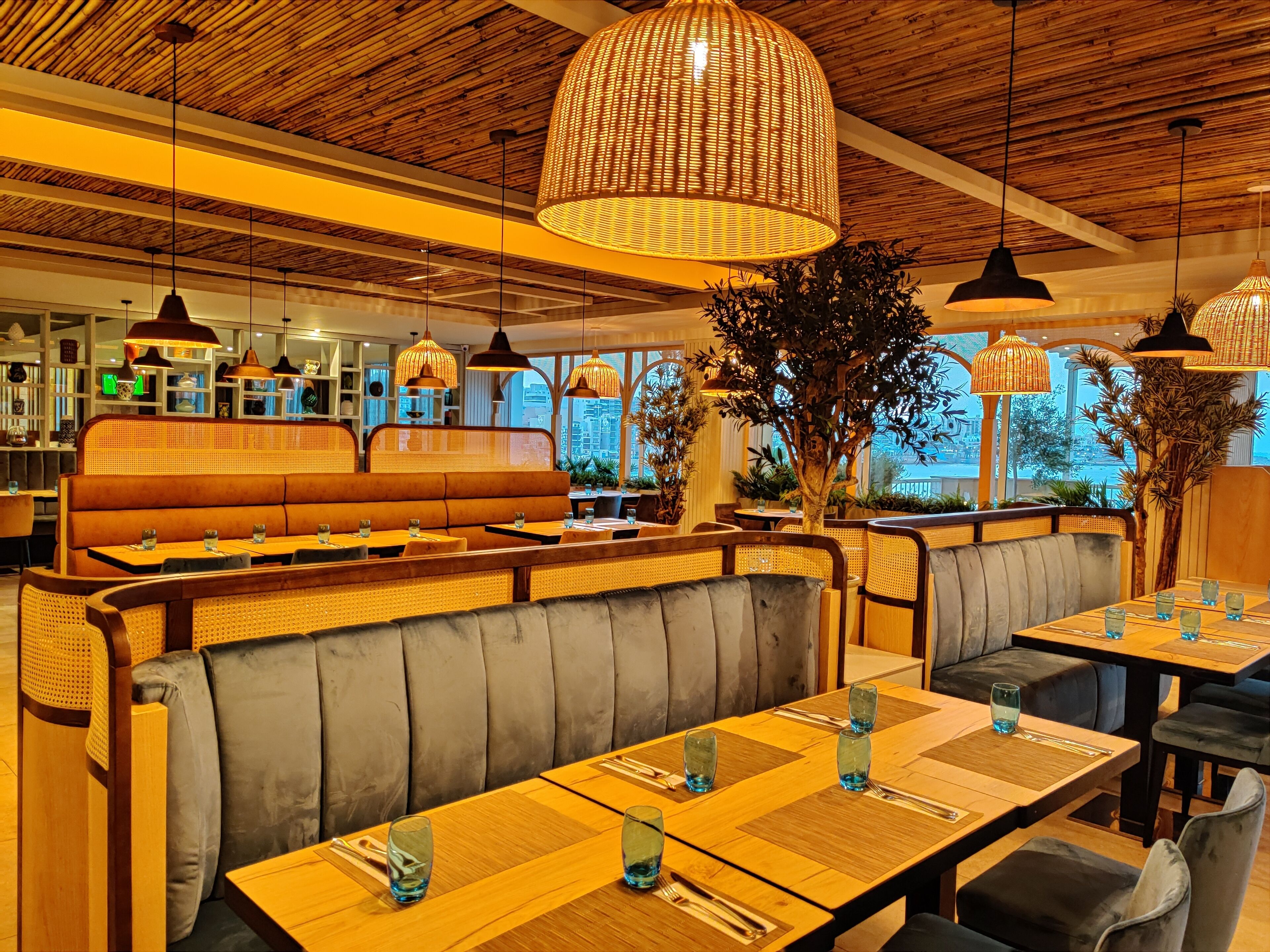 3 restaurants, breakfast, lunch, dinner served; international cuisine