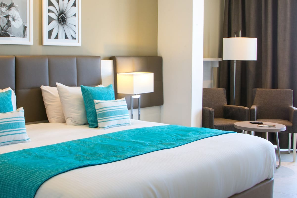 Standard Double or Twin Room | In-room safe, desk, blackout drapes, soundproofing