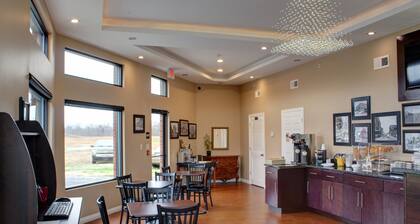 Luxbury Inn & Suites