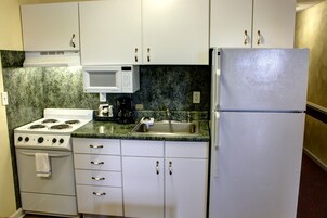 Refrigerador, microondas, horno, placa de cocina