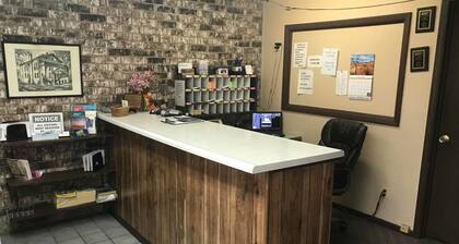 Budget Host Village Inn
