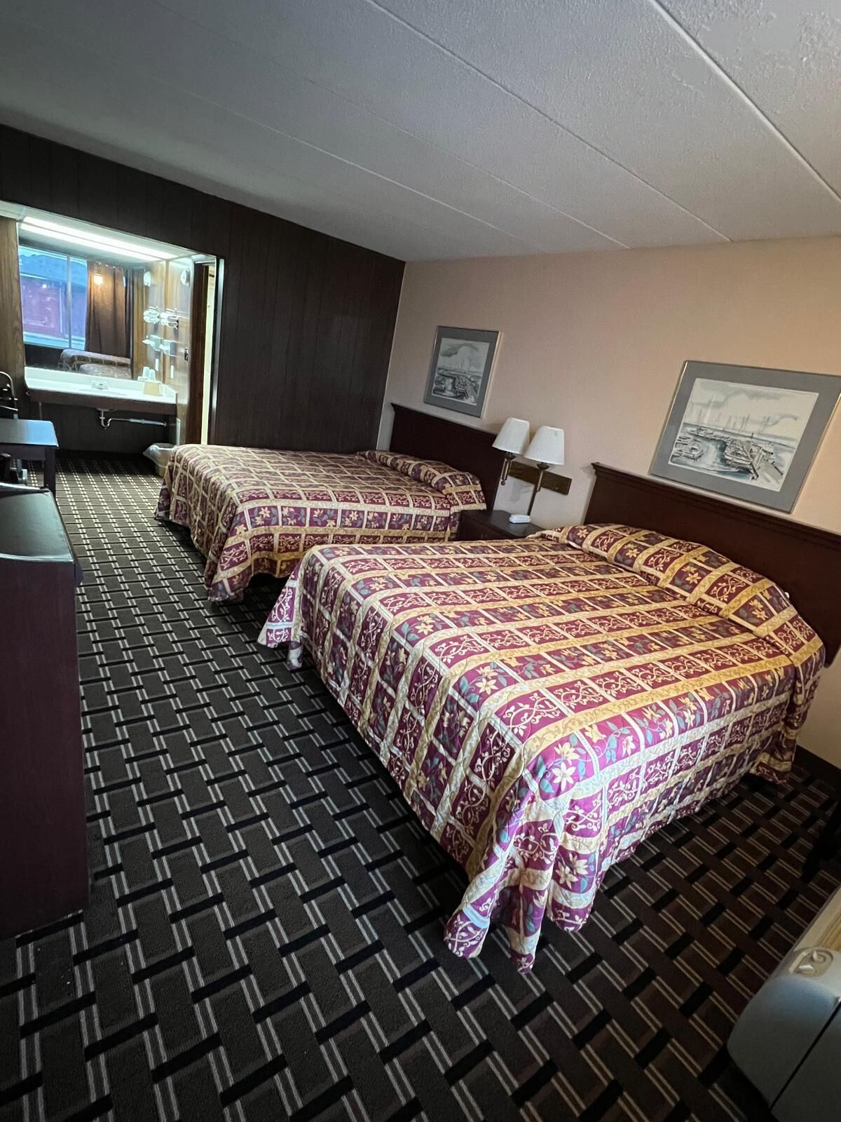 Desk, soundproofing, iron/ironing board, free WiFi