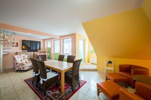 Minibar, desk, blackout drapes, iron/ironing board - Askania Hotel Bernburg (Bernburg)