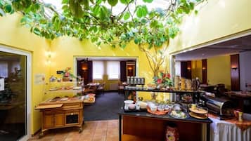Tägliches Frühstücksbuffet gegen Gebühr