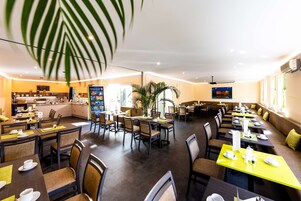 Café da manhã com buffet todos os dias mediante uma taxa