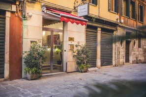 واجهة المنشأة