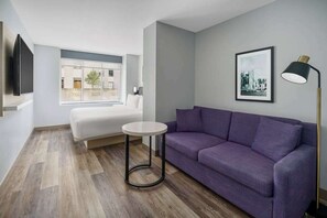 LCD-TV, iPod-dokkingstasjon og filmkjøp