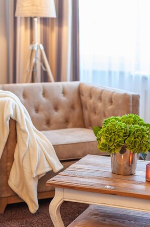 Deluxe Double Room | Living area