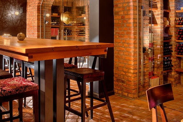 Wine bar