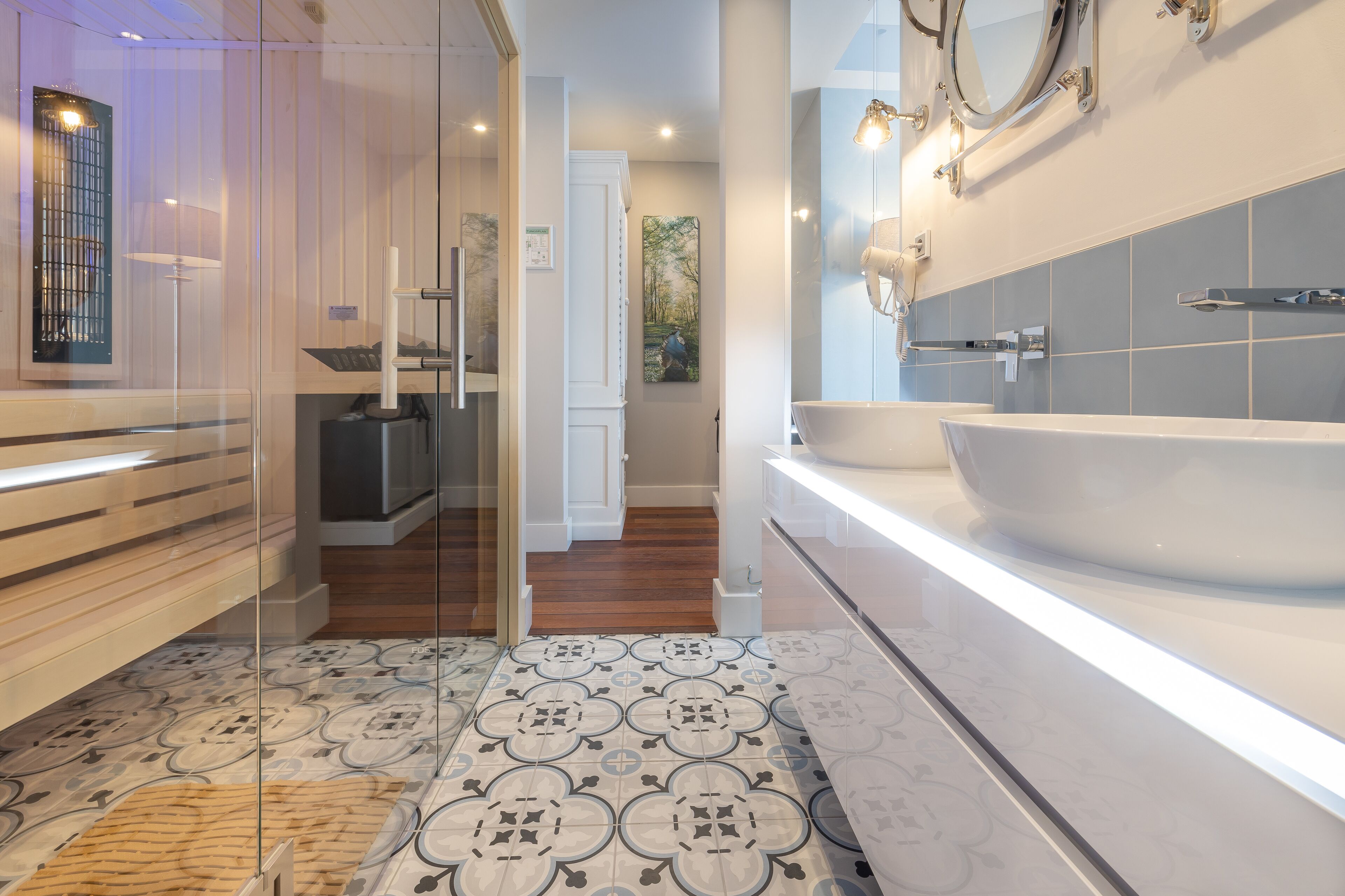 wellness double room with private sauna | bathroom | free toiletries, hair dryer, bathrobes, slippers