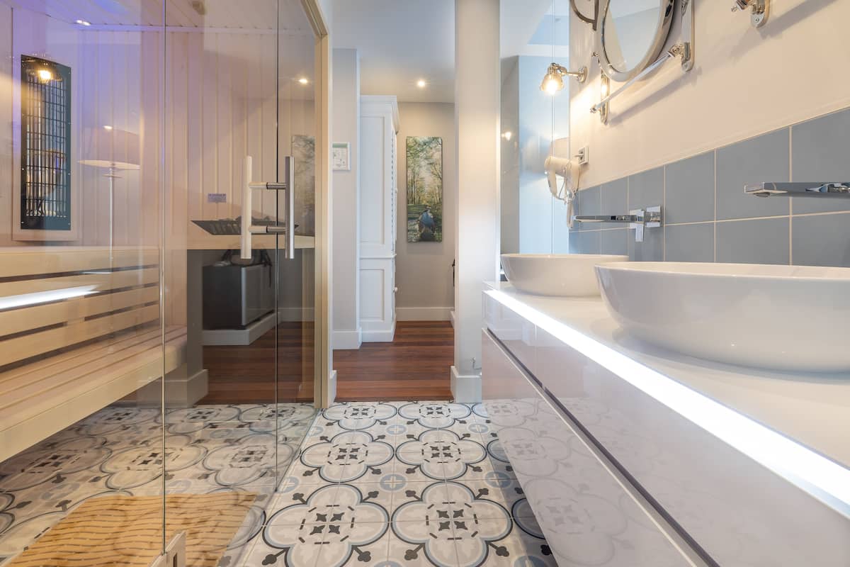 wellness double room with private sauna | bathroom | free toiletries, hair dryer, bathrobes, slippers