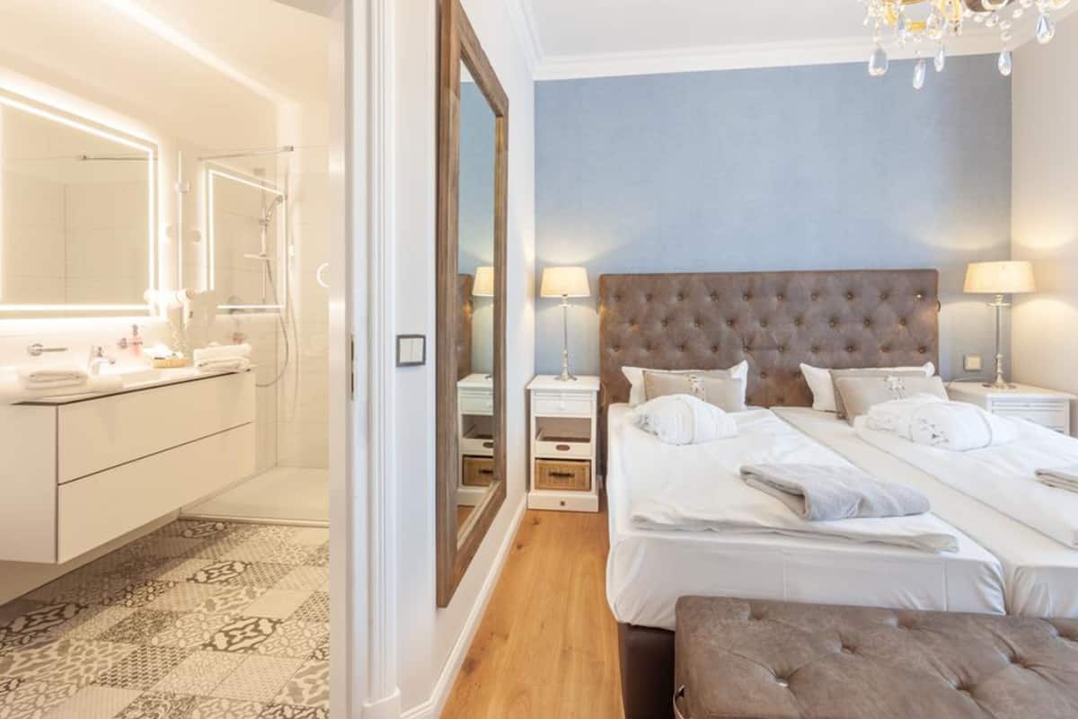 superior double room | bathroom | free toiletries, hair dryer, bathrobes, slippers