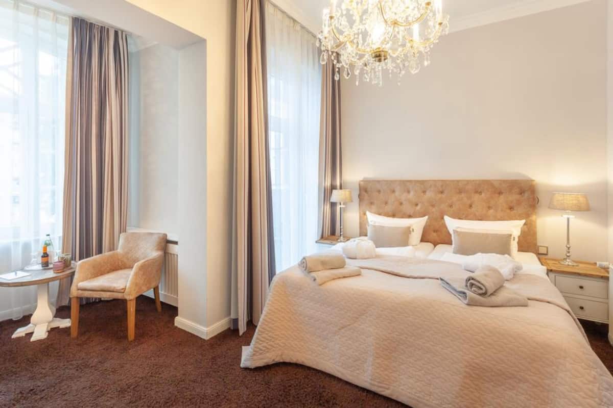 Classic Double Room | 1 bedroom, hypo-allergenic bedding, minibar, in-room safe