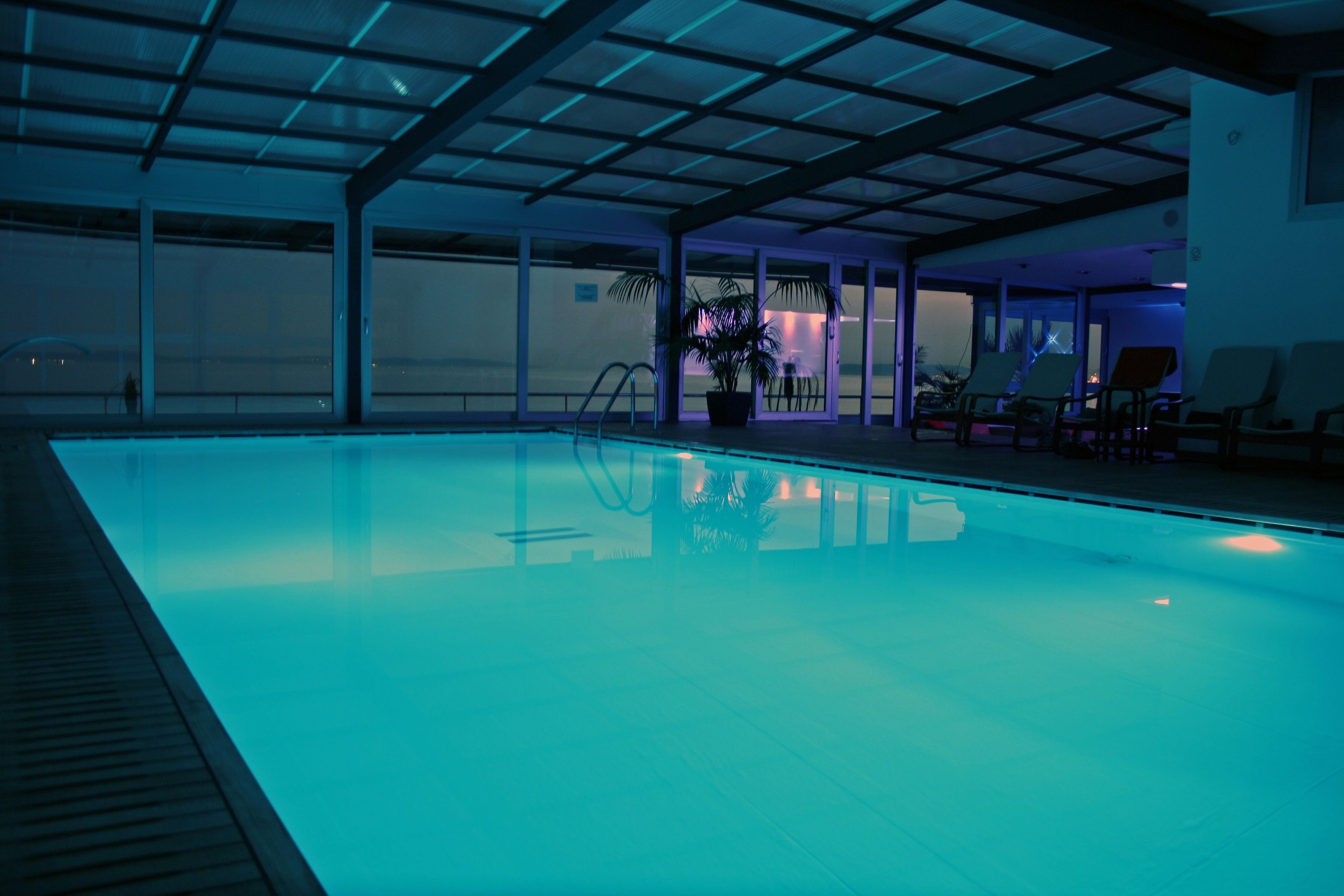 季节性开放的室外游泳池