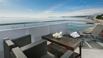 Suite Confort, balcon, vue mer | Terrasse/Patio