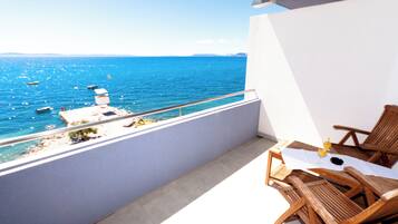 Kamar Triple Deluks, balkon, pemandangan laut | Pemandangan dari kamar