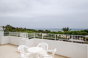 Villa, 3 chambres, en front de plage | Rideaux occultants, chambres insonorisées, fer et planche à repasser