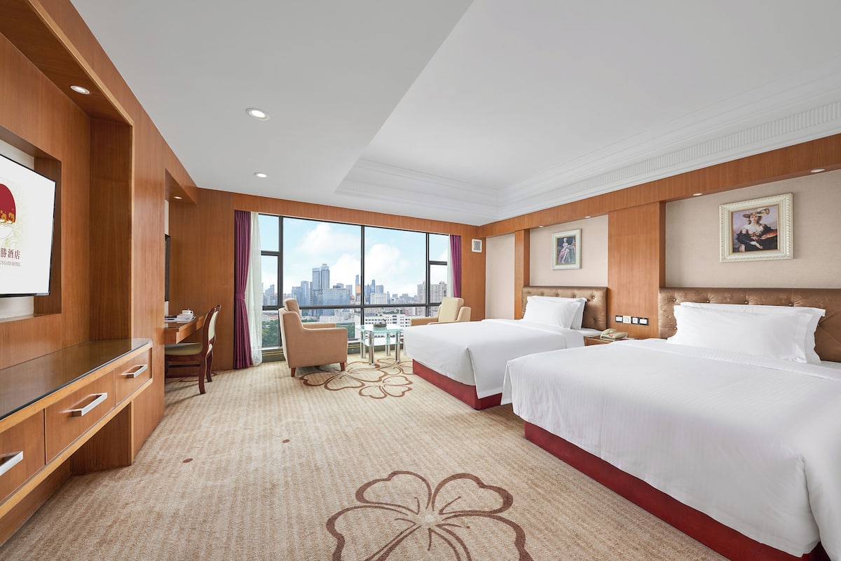 Deluxe Twin Room | Premium bedding, down comforters, memory foam beds, free minibar
