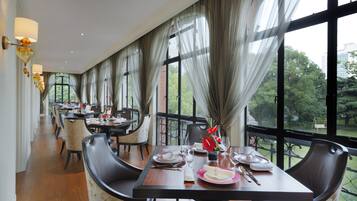 Petit déjeuner buffet (255 CNY par personne)