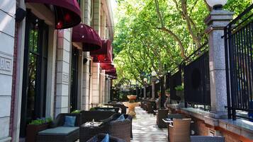 2 restaurants, breakfast, lunch, dinner served; Chinese cuisine