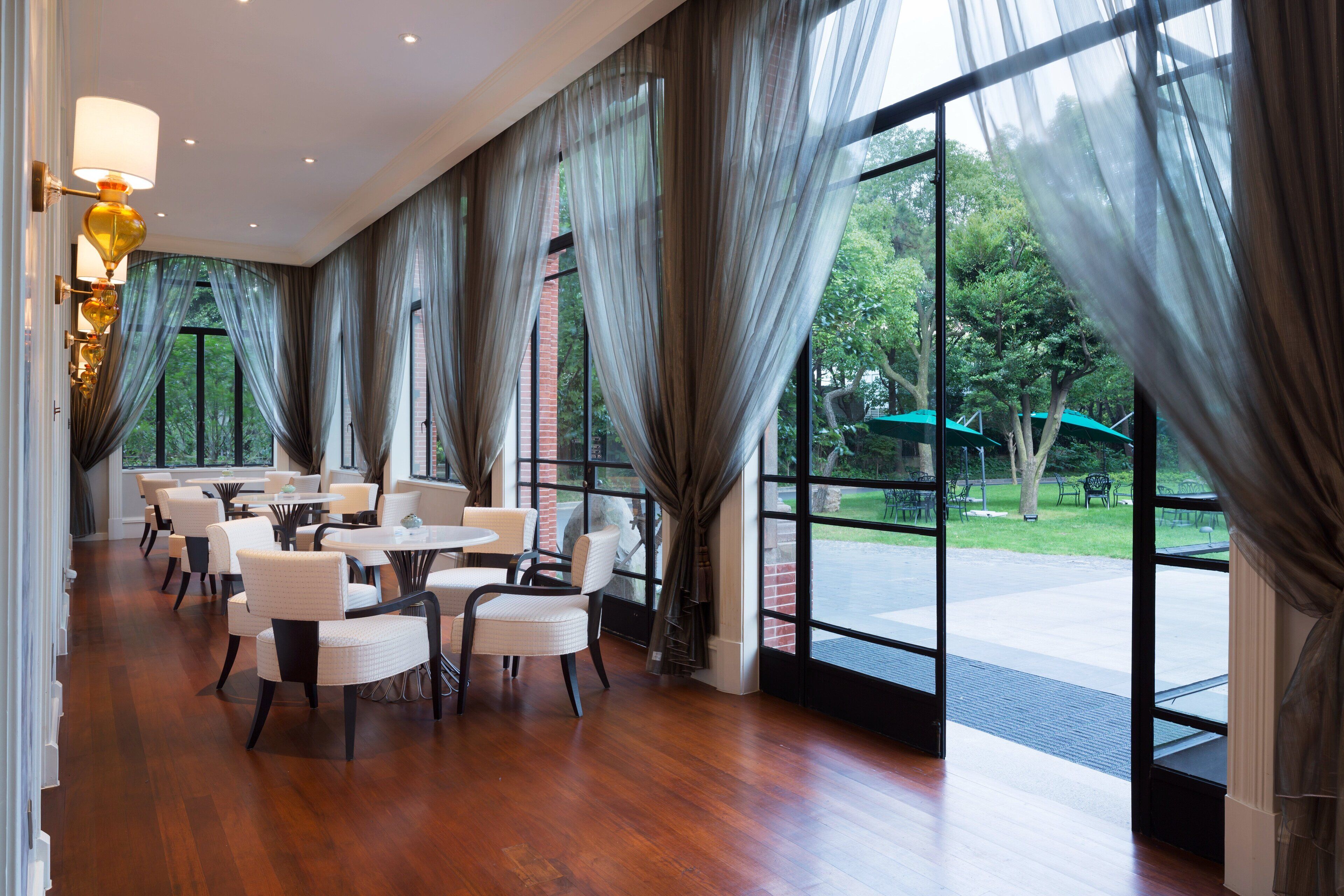 2 restaurants, breakfast, lunch, dinner served; chinese cuisine