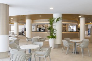 2 bars/lounges, poolside bar
