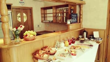 Desayuno buffet (CZK 162 por persona)