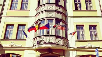 Vista frontal de la propiedad