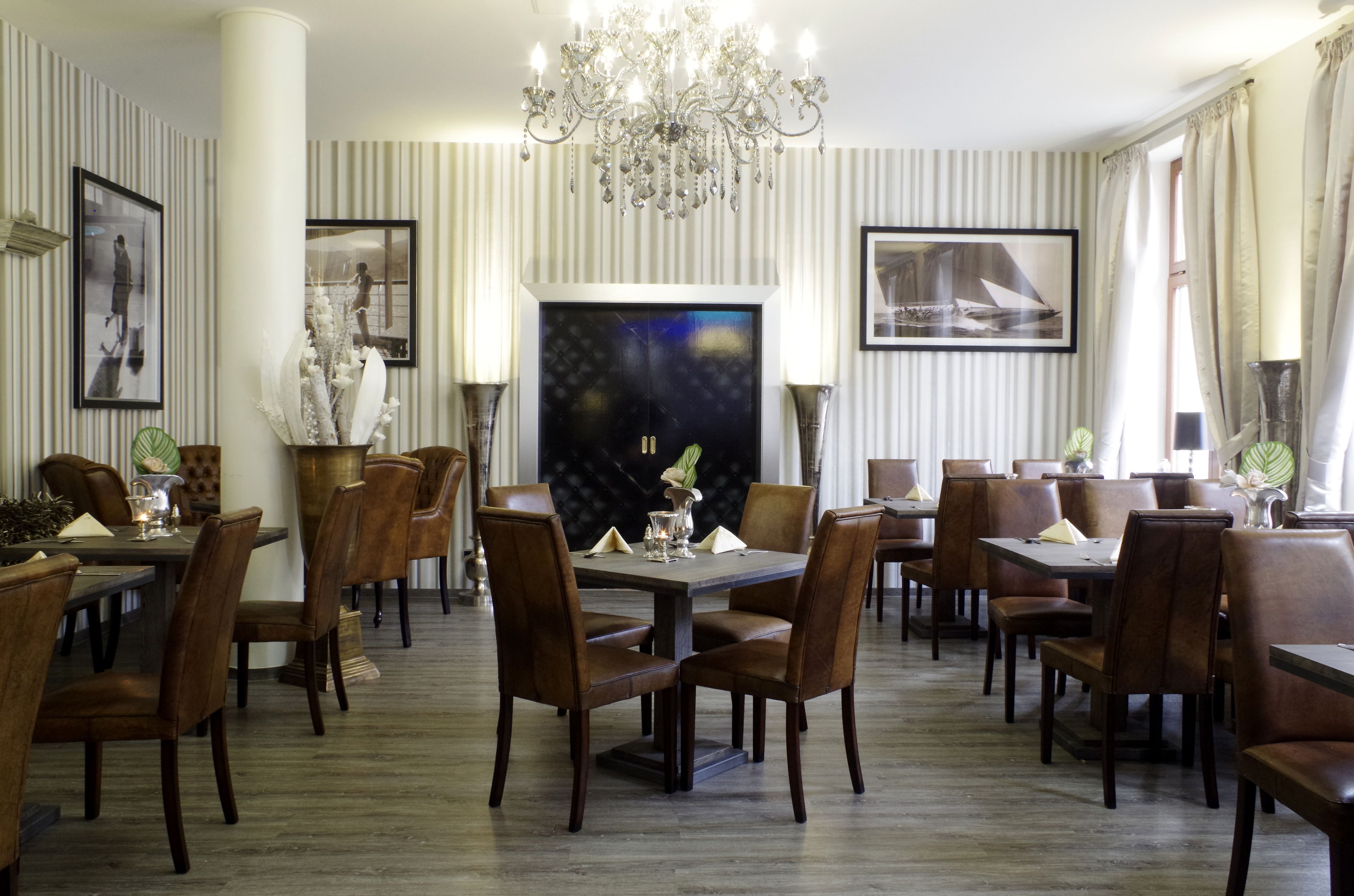 Breakfast served, alfresco dining 