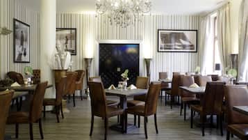 Breakfast served, alfresco dining