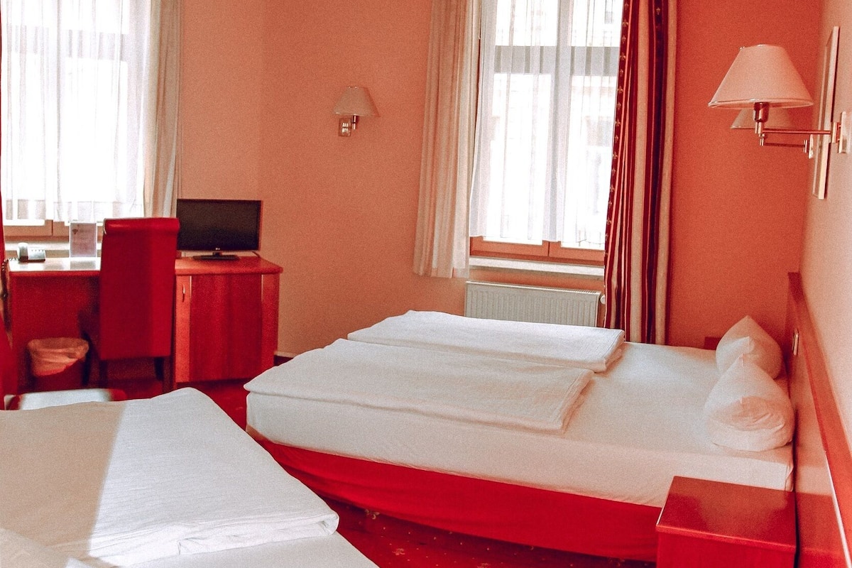 Triple Room | In-room safe, desk, blackout curtains, soundproofing