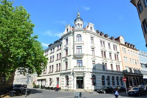 숙박 시설 정면