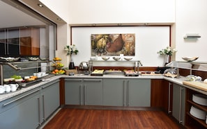 Morgenmadsbuffet hver dag (15 EUR pr. person)