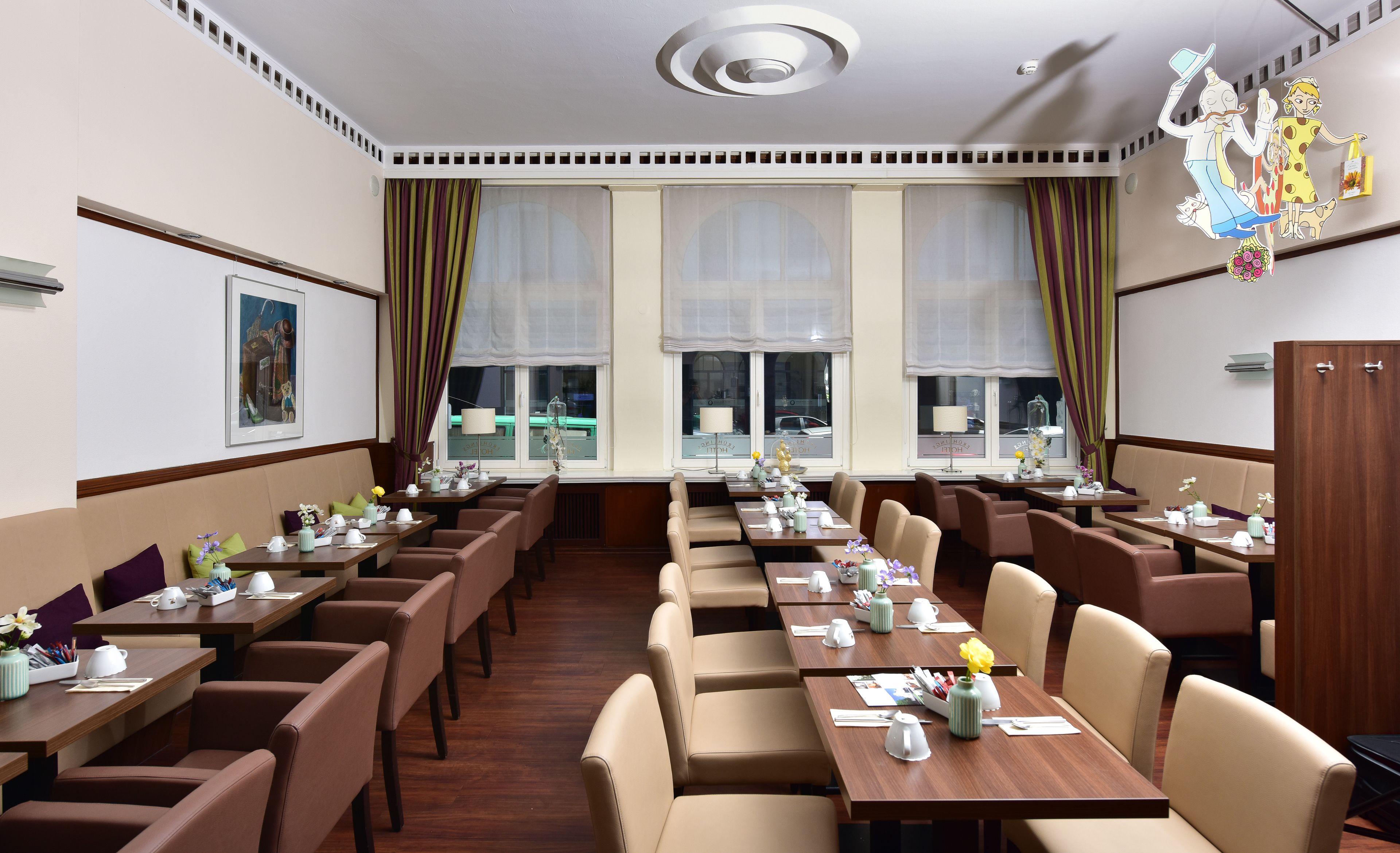 lunch and dinner served, international cuisine