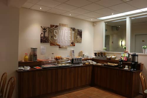 Colazione a buffet a pagamento, servita tutte le mattine