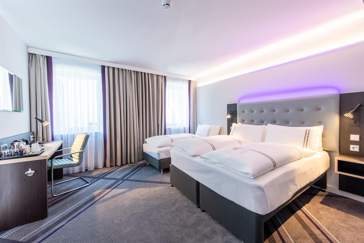 Family Triple Room | 1 bedroom, in-room safe, soundproofing, iron/ironing board