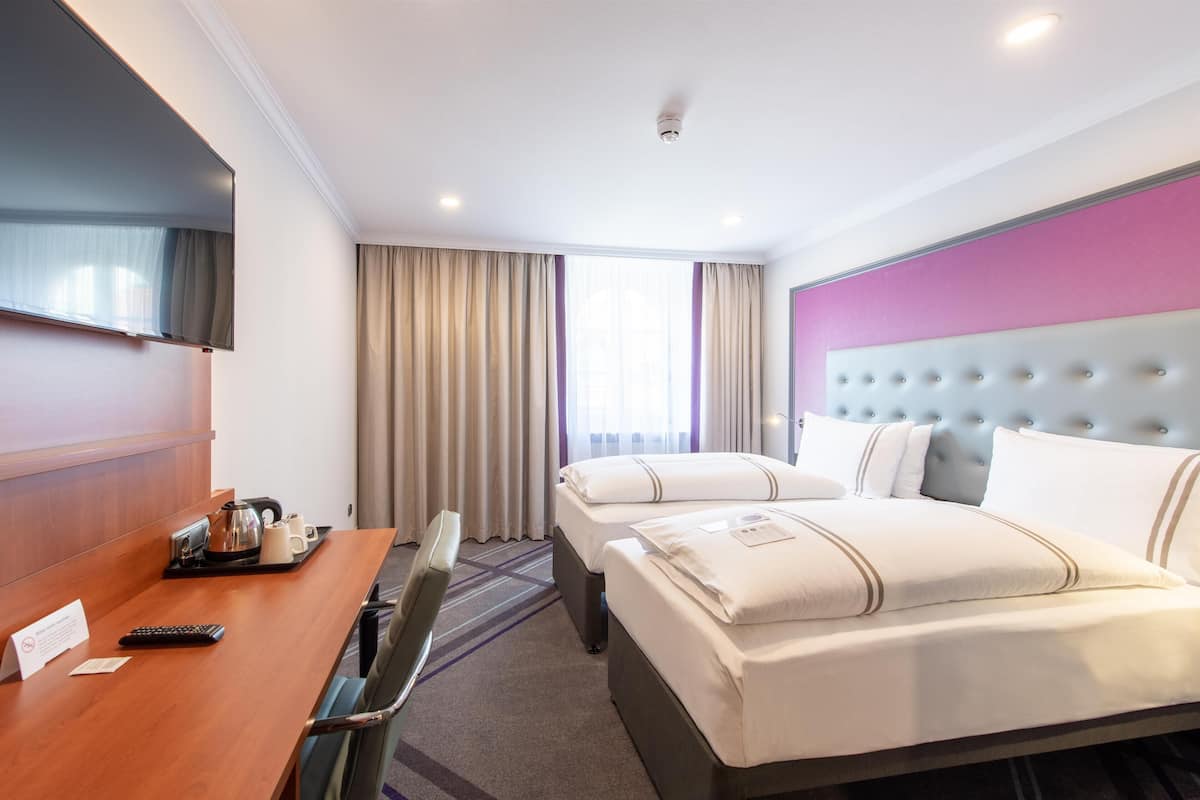 Standard Double or Twin Room | 1 bedroom, in-room safe, soundproofing, iron/ironing board