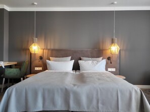 Junior Room | Premium bedding, in-room safe, desk, blackout drapes